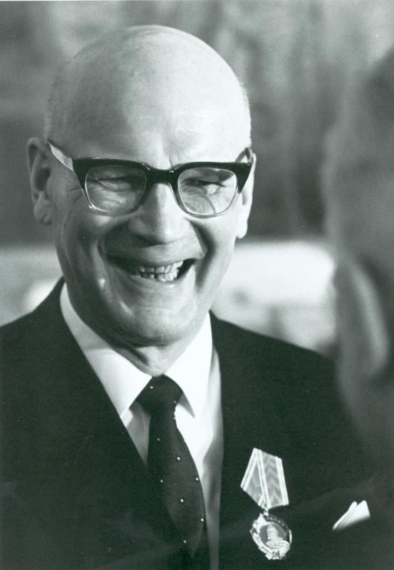 Esikatselukuva:&nbsp;Urho Kekkonen ja Leninin kunniamerkki
	
		Presidentti Urho Kekkonen rinnassaan hänelle myönnetty neuvostoliittolainen Leninin kunniamerkki....