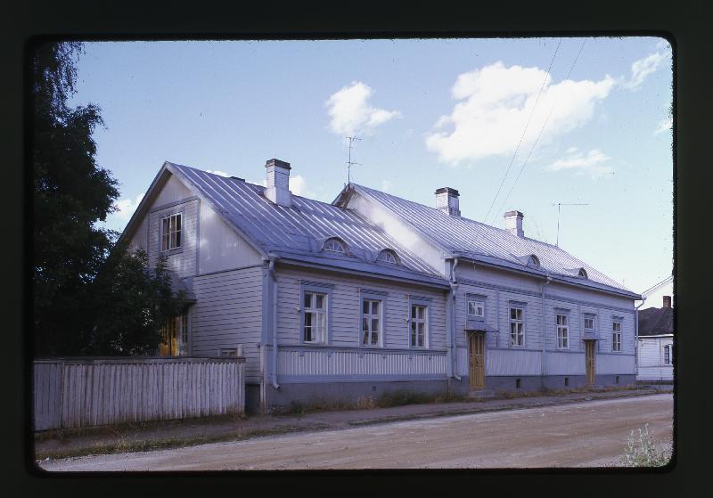Esikatselukuva: Pirttiniemenkatu 19
	
		Talon matalampi osa on peräisin 1880-luvulta. Talon omisti 1920-30-luvuilla pankinkamreeri kaarlo...