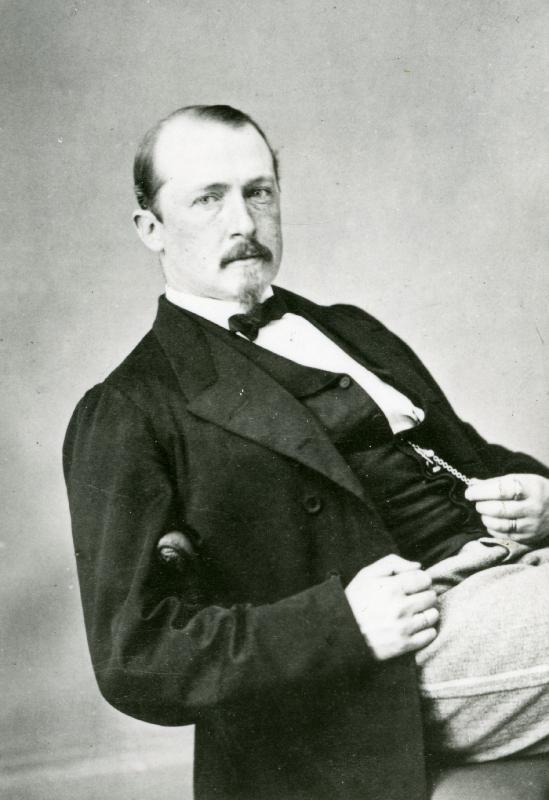 ???resource.thumbnail???: Samuel Werner von Troil
	
		Alkuperäisessä valokuvassa oleva henkilö on Samuel Werner von 
Troil, lähde Somen Kansallismuseo
