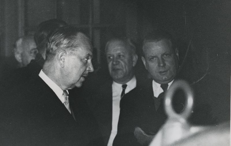 Esikatselukuva: Norjan ministerin vierailu
	
		2.12.1954. Norjan ministeri hans olav, porin puuvillan toimitusjohtajana runar hernberg.