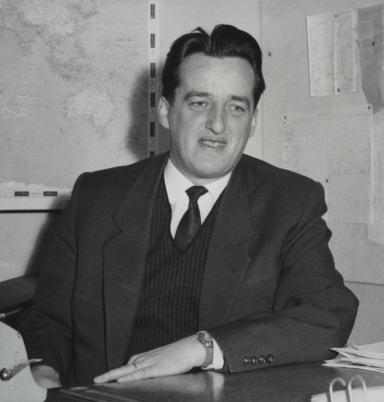 Esikatselukuva: Mies työpöydän ääressä
	
		Ekonomi jaakko korpikoski, pääkirjanpitäjä vv 1952-1957, ostopäällikkö vv 1957-1972.