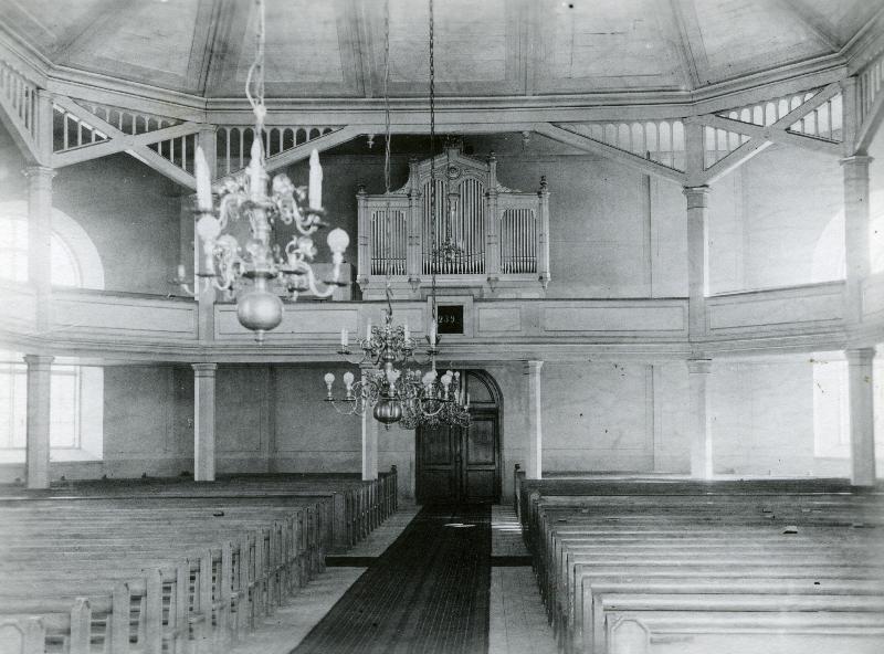 Esikatselukuva: Isonkyrön kirkko
	
		Kuva kirkon alttarilta urkuparvelle päin