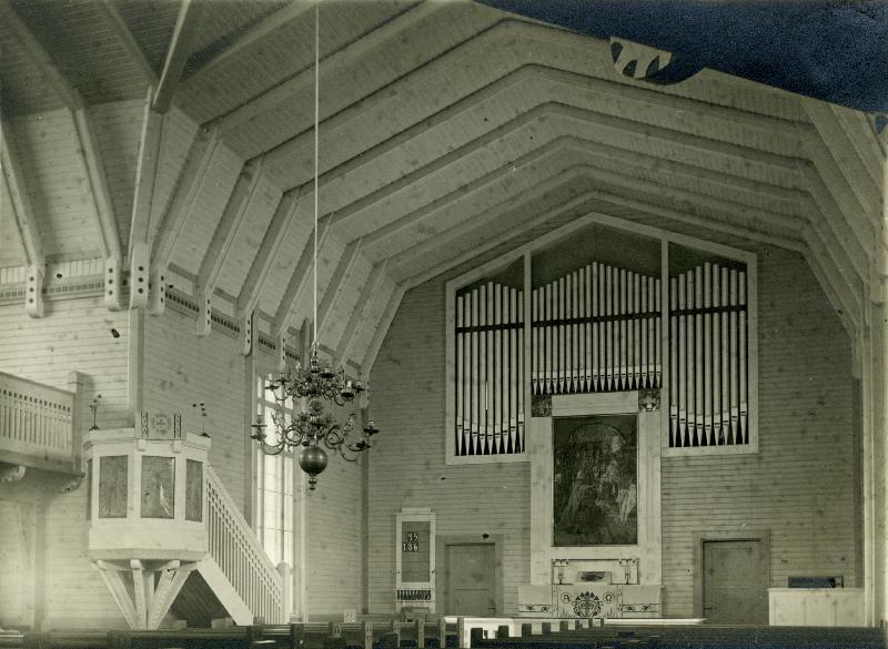 Esikatselukuva:&nbsp;Keikyän kirkko
	
		Kuva kirkkosalista alttarille päin