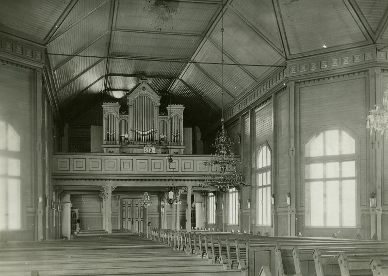 Esikatselukuva: Multian kirkko
	
		Kuva kirkkosalista urkuparvelle. Kuva on otettu 5.12.1927.