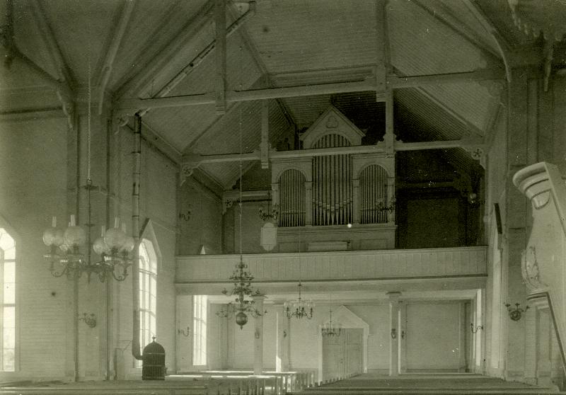 Esikatselukuva: Nivalan kirkko
	
		Kuva kirkkosalista urkuparvelle päin