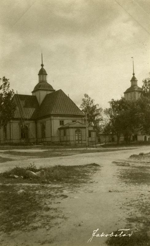 Esikatselukuva: Pietarsaaren kirkko
	
		Puukirkko ja kellotapuli