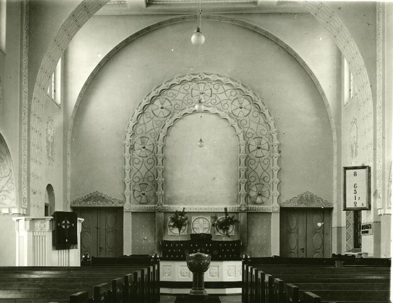 Thumbnail: Pirkkalan Vanha kirkko
	
		Kuva kirkkosalista alttarille päin. Kuva on otettu 20.12.1927.