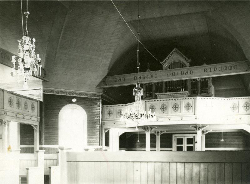 Esikatselukuva:&nbsp;Pukkilan kirkko
	
		Kuva kirkkosalista urkuparvelle