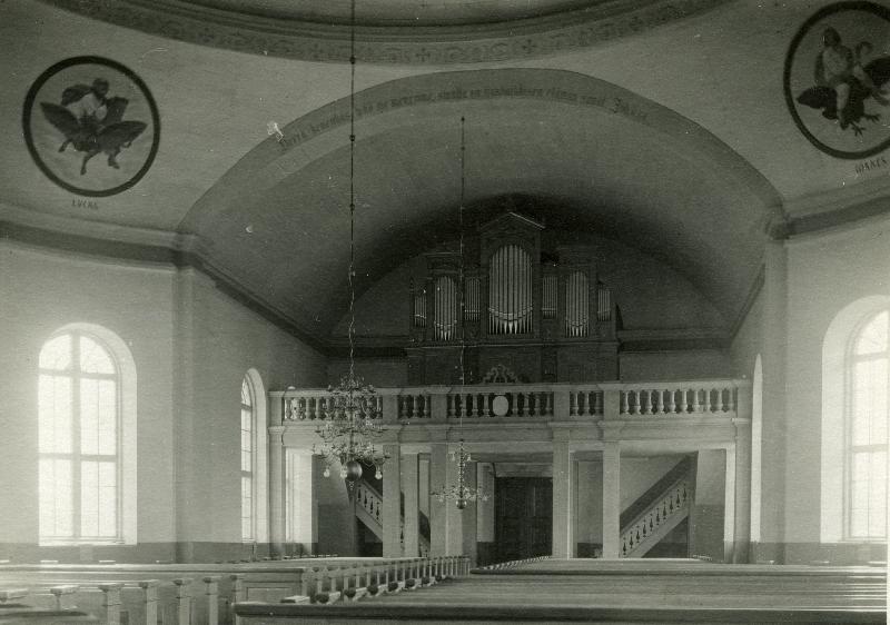 Esikatselukuva:&nbsp;Pälkäneen kirkko
	
		Kuva kirkkosalista urkuparvelle päin