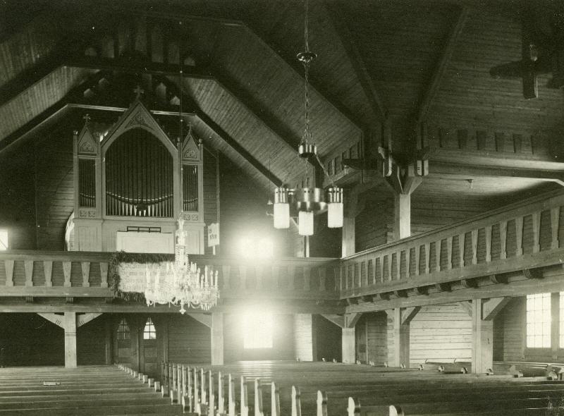 Esikatselukuva: Riihimäen kirkko
	
		Kuva kirkkosalista urkuparvelle päin