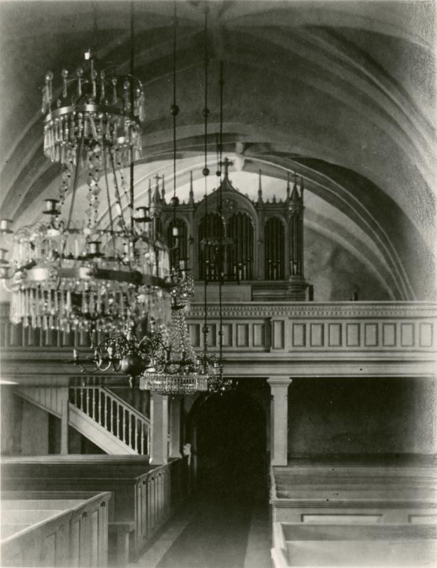 Esikatselukuva: Ruskon kirkko
	
		Kuva kirkkosalista urkuparvelle päin