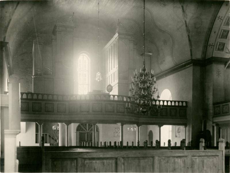 Esikatselukuva: Sääksmäen kirkko
	
		Kuva kirkkosalista urkuparvelle