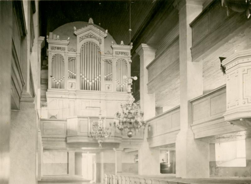 Esikatselukuva:&nbsp;Vehkalahden kirkko
	
		Kuva kirkkosalista urkuparvelle päin