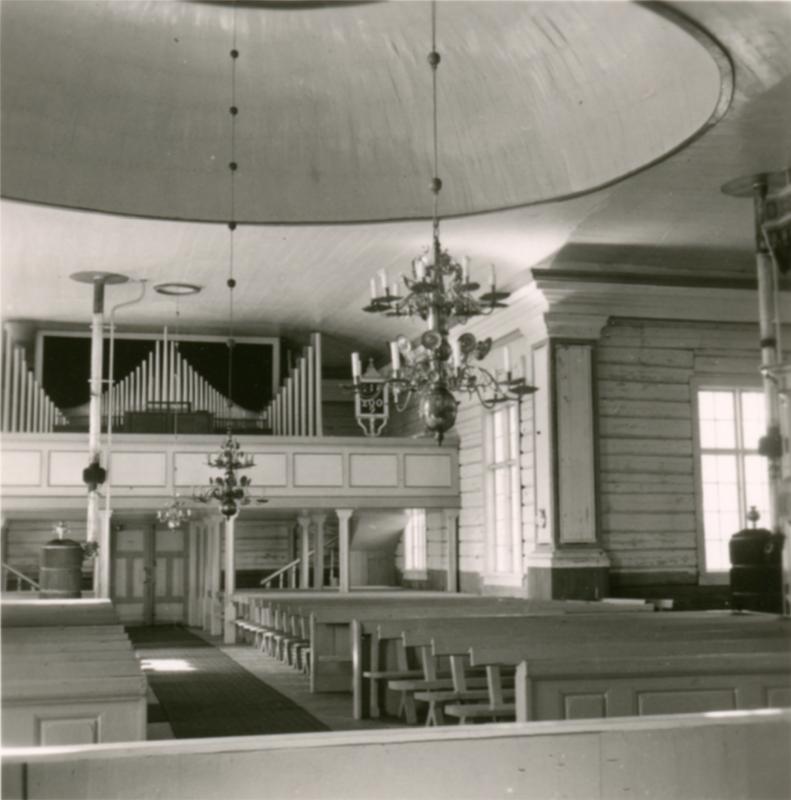 Esikatselukuva:&nbsp;Ylikiimingin kirkko
	
		Kuva kirkkosalista urkuparvelle päin