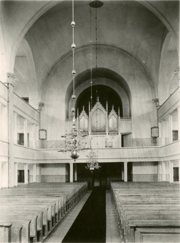 Esikatselukuva: Ylistaron kirkko
	
		sisäkuva, kirkkosalista urkuparvelle päin