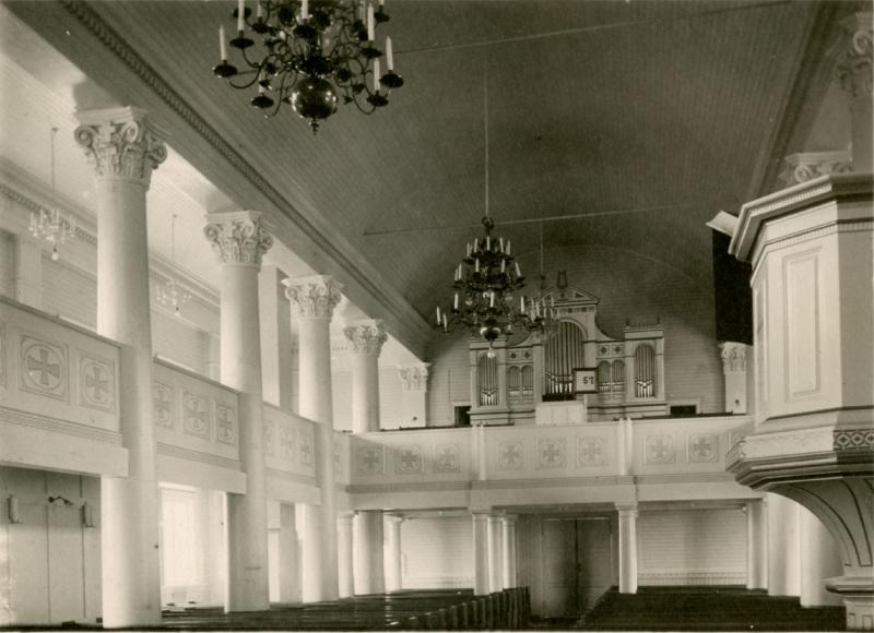 Esikatselukuva: Ähtärin vanha kirkko
	
		Kuva kirkkosalista urkuparvelle päin