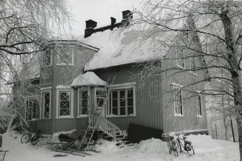 Esikatselukuva: Puurakennus talvella
	
		Vanha konttori. Valokuva: toivo j. Riikonen.
