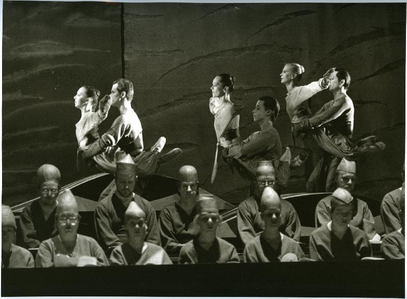 Esikatselukuva:&nbsp;Silkkirumpu -esitys
	
		Suomen Kansallisoopperan Silkkirumpu, ensi-ilta 10.2.1989 (säveltäjä Paavo Heinonen, koreografia ...