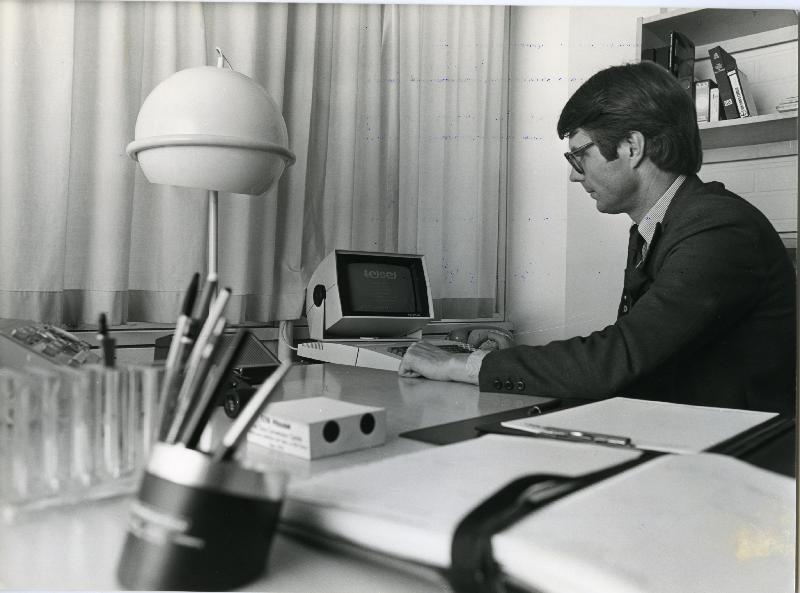 Esikatselukuva:&nbsp;Telset yrityspääte
	
		Telset on kolmen elementin yhdistelmä: tietopankin, puhelimen ja television. Kuvassa yrityspäätte...