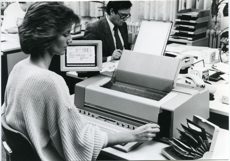 Esikatselukuva: Teletex T4200
	
		T4200 MONITAITURI on neljän eri työtehtävän laitekokonaisuus, jossa tekstinkäsittelyohjelma, elek...