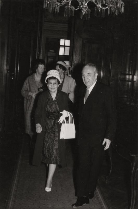 Esikatselukuva: Sylvi Kekkonen Wienissä
	
		Presidenttipari Urho ja Sylvi Kekkosen valtiovierailu Itävaltaan 29.5.-1.6.1961. Sylvi Kekkonen t...