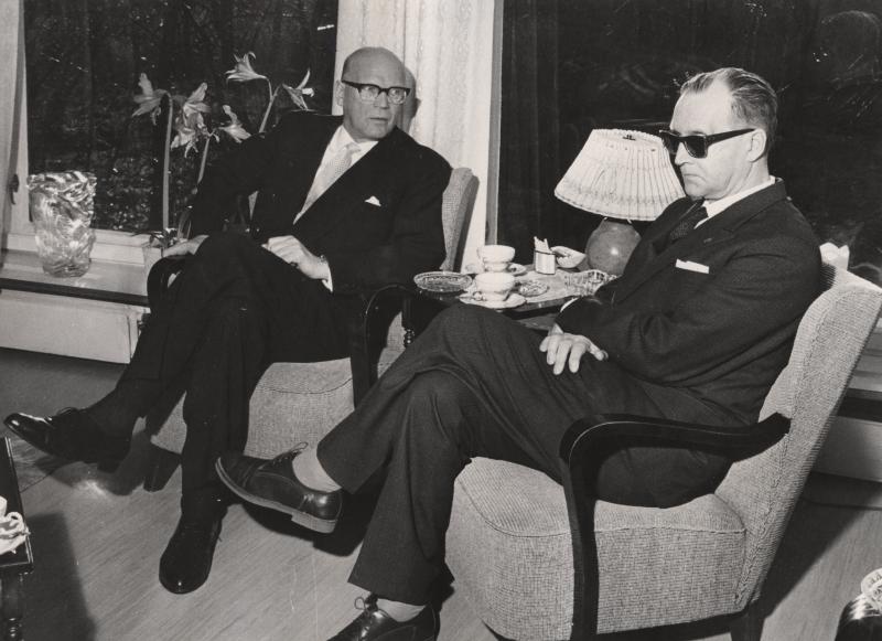 Esikatselukuva: Urho ja Jussi Kekkonen
	
		Urho Kekkonen vierailulla veljensä Jussi Kekkosen luona Loviisassa syksyllä 1961.