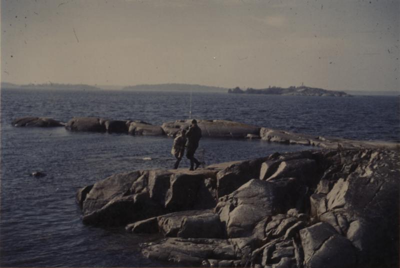 Esikatselukuva: Kalastajia Hättön kallioilla
	
		Presidentti Urho Kekkosen kalastusmatka Inkoon Hättöön syyskuussa 1961. Kalastajia Hättön kallioi...