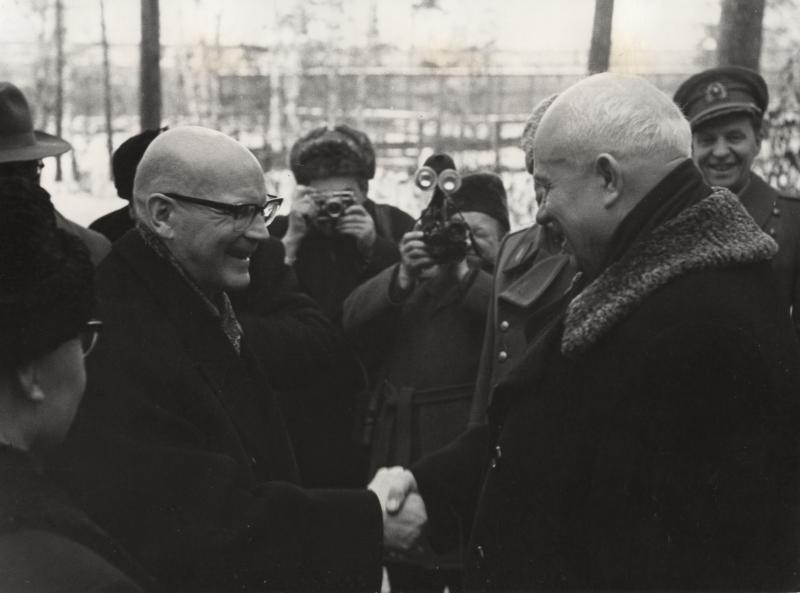 Esikatselukuva: Urho Kekkonen ja Nikita Hrustsov
	
		Urho Kekkonen Novosibirskissä marraskuussa 1961.
