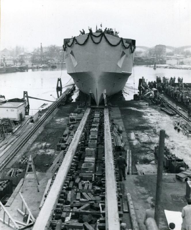 Esikatselukuva: Hansa Express
	
		Henkilökunnan lehden 2/1962 kuvateksti: "Hansa Express on saanut nimensä ja on valmiina viim...