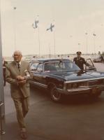 Ladataan Urho Kekkonen ja virka-auto lentoasemalla
