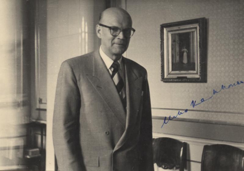 Esikatselukuva: Pääministeri Urho Kekkonen
	
		Pääministeri Urho Kekkonen, kuvassa myös Kekkonen allekirjoitus.