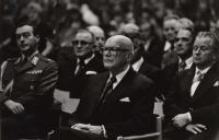 Esikatselukuva: Urho Kekkonen ja Esa Timonen
	
		Presidentti Urho Kekkonen ja Pohjois-Karjalan läänin maaherra Esa Timonen (oikealla) tuntemattoma...