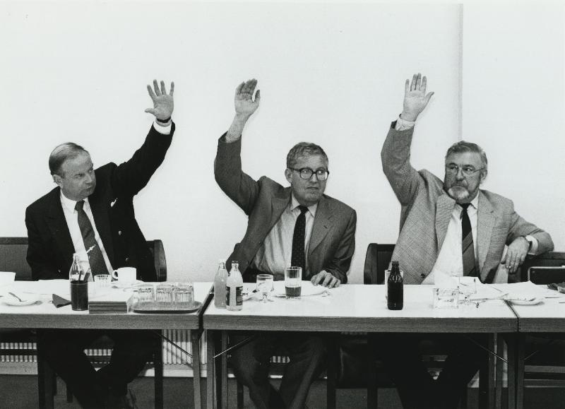 Esikatselukuva:&nbsp;Vuoden Suomalainen elintarvike -kilpailun äänestys
	
		Kuvateksti: Yhtä mieltä äänestyksessä. Johtaja Timo Karake Kesko Oy:stä, puheenjohtaja Heikki Haa...