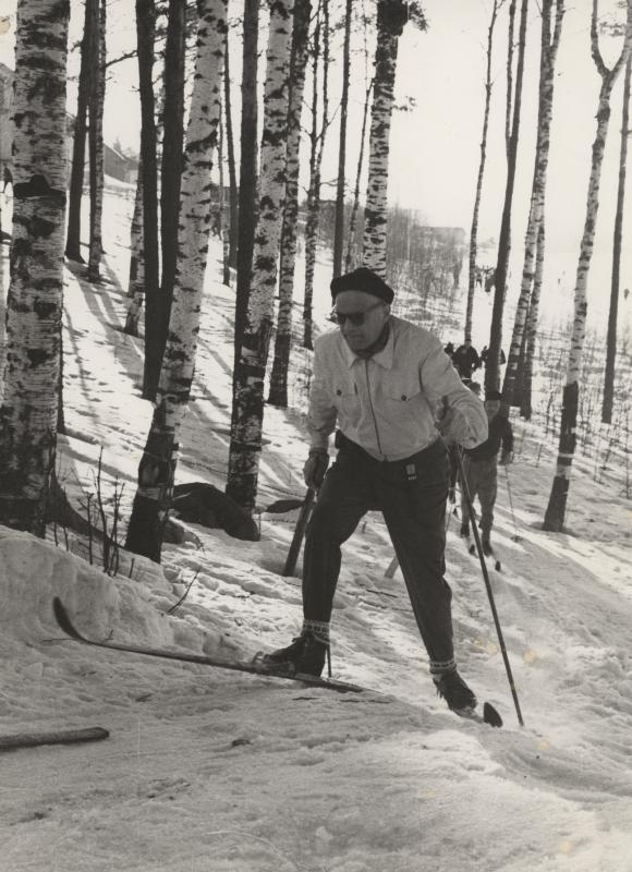 Esikatselukuva:&nbsp;Urho Kekkonen Paavon hiihdossa
	
		Presidentti Urho Kekkonen Paavon hiihdossa Jyväskylässä 15.3.1959.