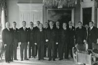 Esikatselukuva: Kallion IV hallitus Svinhufvudin luona
	
		Juuri nimitetty Kallion IV hallitus käynnillä presidentti Svinhufvudin luona.
