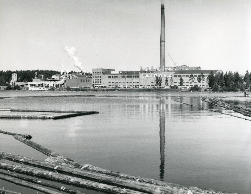 Esikatselukuva: Yhtyneet Paperitehtaat Oy, Kaipola
	
		Kaipolan paperitehdas I Päijänteen Tiirinselältä nähtynä.
Valokuvaaja Kauno Laine Helsinki