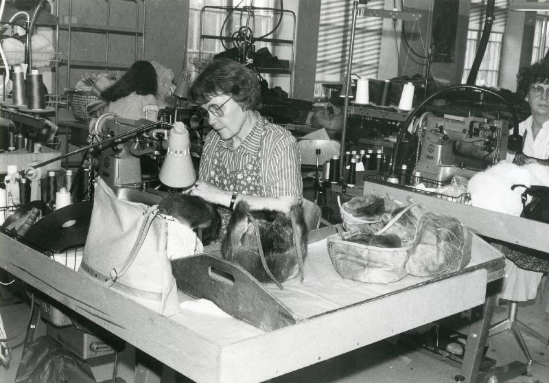 Esikatselukuva: Fredriksonin hattutehdas
	
		Teollisuusviikko -lehti 19/1986