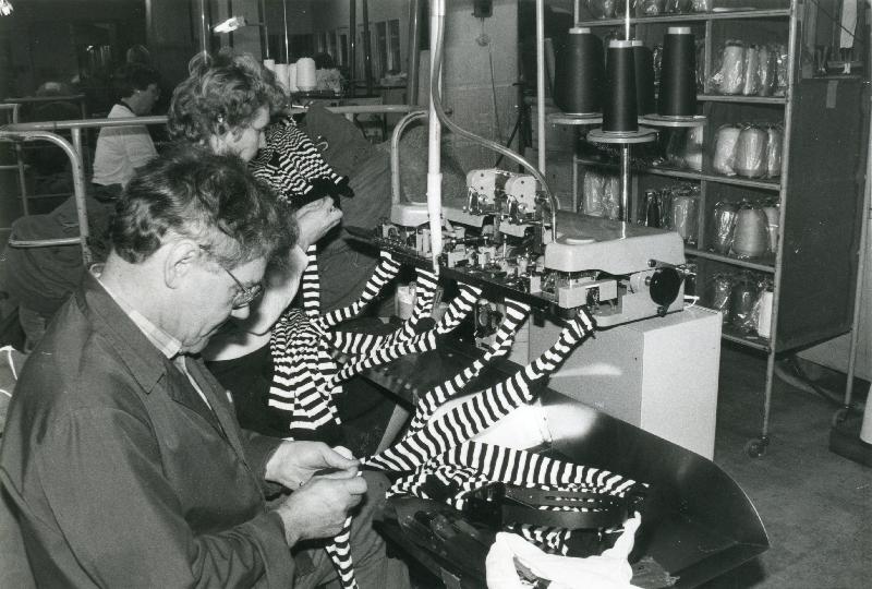 Esikatselukuva:&nbsp;Suomen Trikoo Oy
	
		Teollisuusviikko -lehdet 35/1983 ja 17/1985.
Kuvateksti: Suomen Trikoossa noin 300 neulontakonet...