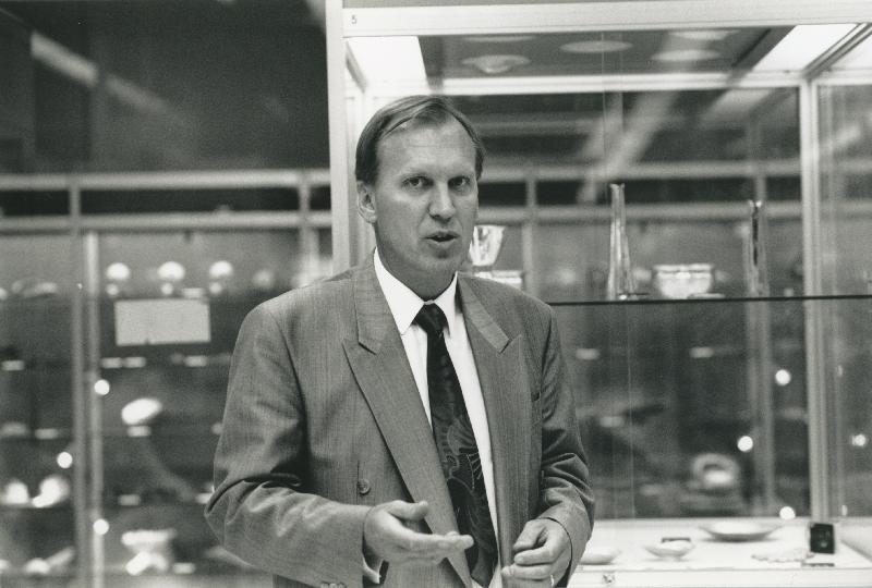 ???resource.thumbnail???: Kultakeskus Oy:n toimitusjohtaja Ilkka Kunnas
	
		Kultaseppien Työnantajaliiton puheenjohtaja
Teollisuusviikko -lehti 23/1991