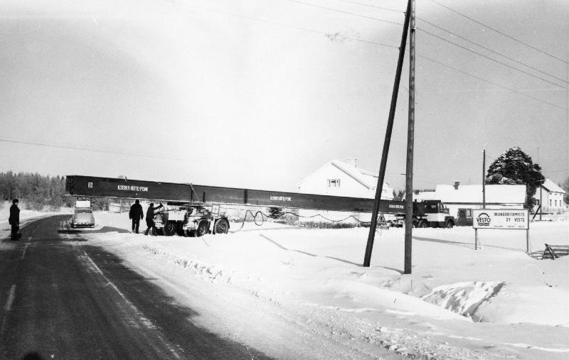 Esikatselukuva: Siltapalkin kuljetusta.tif
	
		Jalasjärven I-palkit, 30 metriä pitkä, 8 tonnia kappale. 14.2.1966.