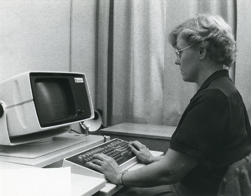 Esikatselukuva: Tietotehdas Oy, tekstinkäsittelylaite
	
		Teollisuusviikko -lehti 30/1982