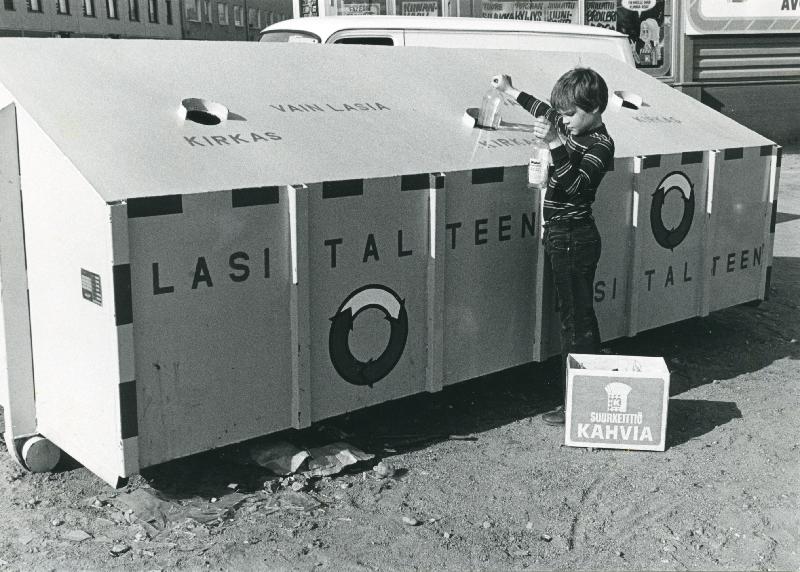 Esikatselukuva: Lasinkeräys
	
		Jätteiden hyväksikäyttö
Teollisuusviikko -lehti 21/1983
Kuvateksti: Suomessa lasinkeräystoimint...