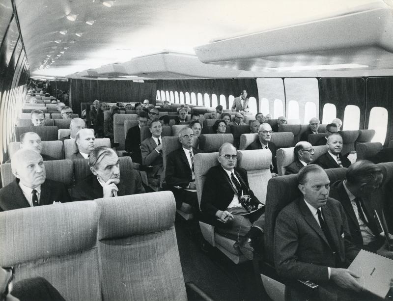 Esikatselukuva: Boeing 747 lentokoneen matkustamo
	
		Boeing 747 "Jumbo Jet", 490 matkustajaa.