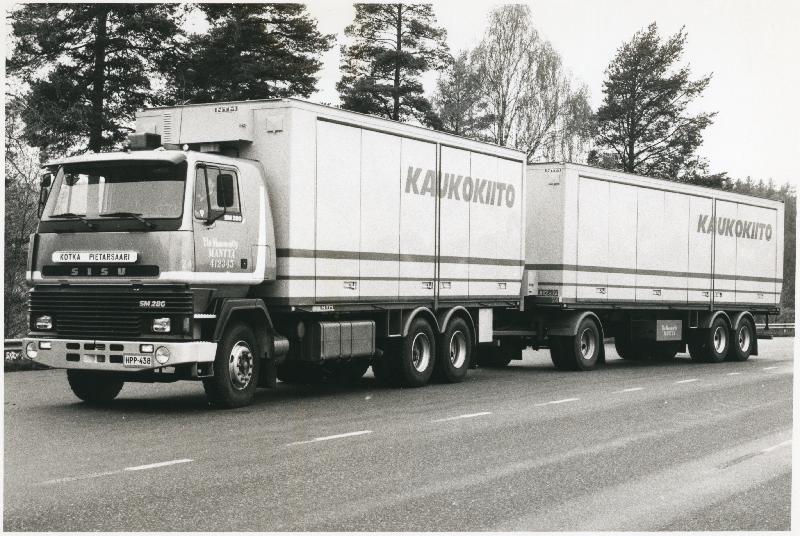 Esikatselukuva: Rekka-auto
	
		Ylä-Mononen Oy Mänttä.
Kaukokiito Kotka Pietarsaari.