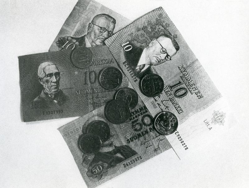 Esikatselukuva: Suomen markan setelit ja kolikot