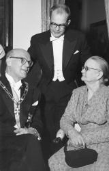 Esikatselukuva: Urho, Matti ja Emilia Kekkonen itsenäisyyspäivän vietossa
	
		Urho Kekkonen, Matti Kekkonen ja Emilia Kekkonen