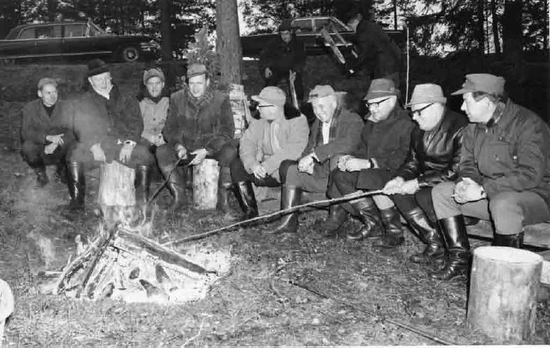 Esikatselukuva:&nbsp;1966_hirvijahti_mänttä_003.jpg
	
		Urho Kekkonen hirvijahdissa Mäntässä 8.12.1966