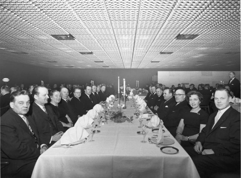 Esikatselukuva: Presidentin valitsijamiehiä hotelli Marskissa
	
		Tasavallan presidentin valitsijaryhmän illallinen Hotelli Marskissa 15.2.1963.Vas: Toiminnanjohta...