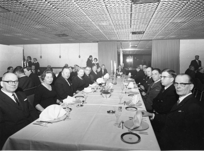 Esikatselukuva: Presidentin valitsijamiehiä hotelli Marskissa
	
		Tasavallan presidentin valitsijaryhmän illallinen Hotelli Marskissa 15.2.1963. Vas: kansanedustaj...