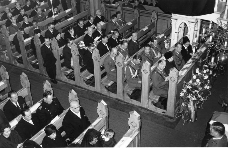 Esikatselukuva: Jussi Kekkosen hautajaiset
	
		Majuri Jussi Kekkosen (presidentti Kekkosen veli) siunaustilaisuus Kajaanissa huhtikuussa 1962.